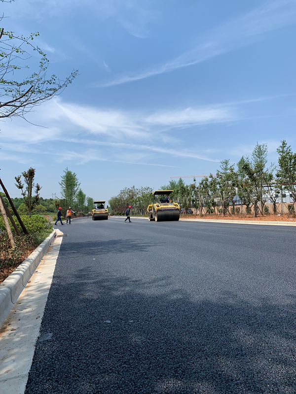 長沙太空金路橋材料有限公司,雙鋼輪壓路機,福格勒瀝青攤鋪機,AC系列,AF系列,SBS系列 長沙太空金路橋材料有限公司,雙鋼輪壓路機,福格勒瀝青攤鋪機,AC系列,AF系列,SBS系列