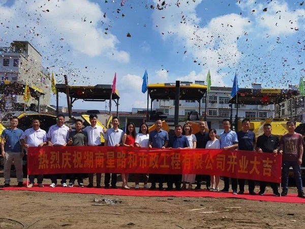 長(zhǎng)沙太空金路橋材料有限公司,雙鋼輪壓路機(jī),福格勒瀝青攤鋪機(jī),AC系列,AF系列,SBS系列 長(zhǎng)沙太空金路橋材料有限公司,雙鋼輪壓路機(jī),福格勒瀝青攤鋪機(jī),AC系列,AF系列,SBS系列